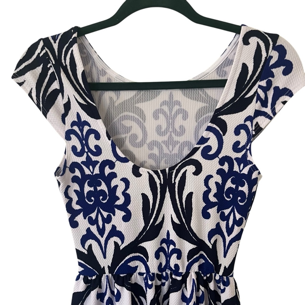 Everly damask printed skater dress blue and white stretch scoop back size small - Picture 4 of 5